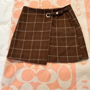 Adorable tweed like mini skirt!